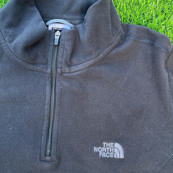 THE NORTH FACE Half Zip Pull Over - Picture 4 of 10